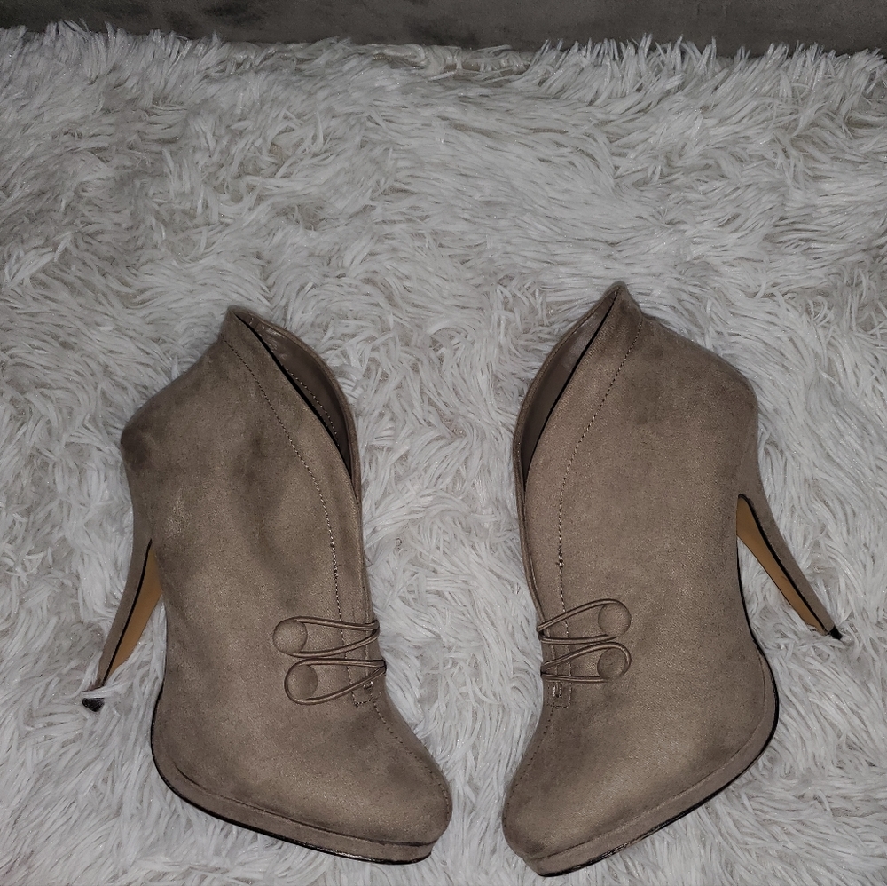 booties - Picture 2 of 2